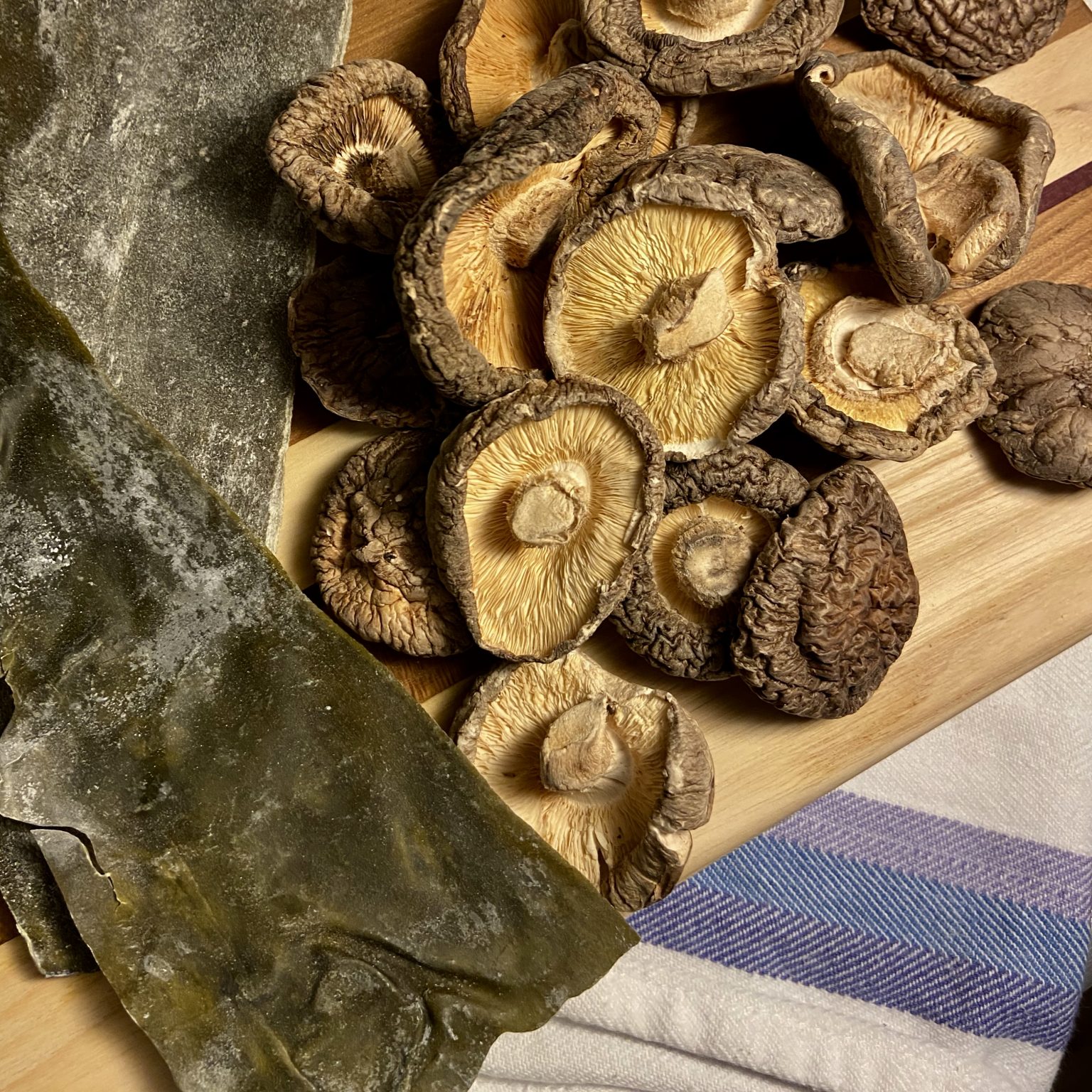 Kelp In The Kitchen Kombu Shiitake Noodle Soup Washington Sea Grant